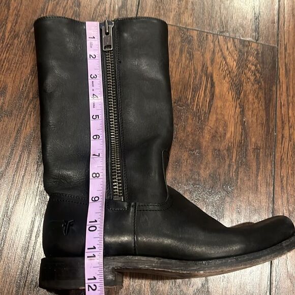 Frye Heath Boot
Black womens size 6.5 side zipper in GUC perfect for winter - Picture 10 of 10